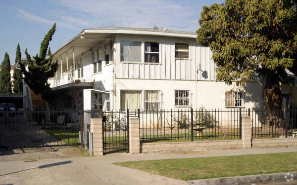 Primary Photo - 125 N Cedar Ave
