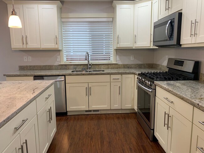 Foto del edificio - 5817 Pioneer Ridge Pl