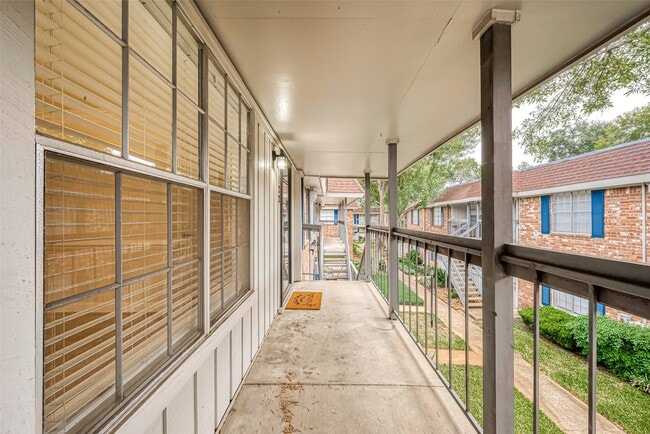 Foto del edificio - 2350 Bering Dr