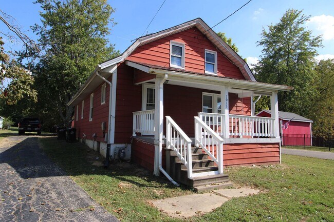 Foto del edificio - One of a Kind 4 Bed 1 Bath Home