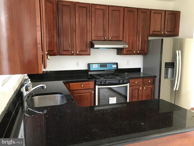 Foto del edificio - 67 FIELDCREST Dr