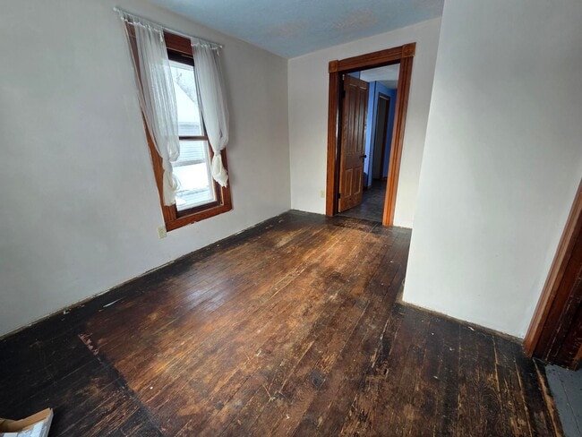 Building Photo - 2 bedroom 1 bath single family home