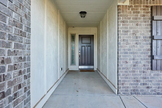 Building Photo - 806 Barbaroot Dr