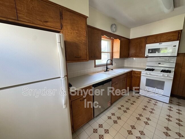 Building Photo - 349 St Leger Ave