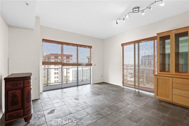 Building Photo - 488 E Ocean Blvd