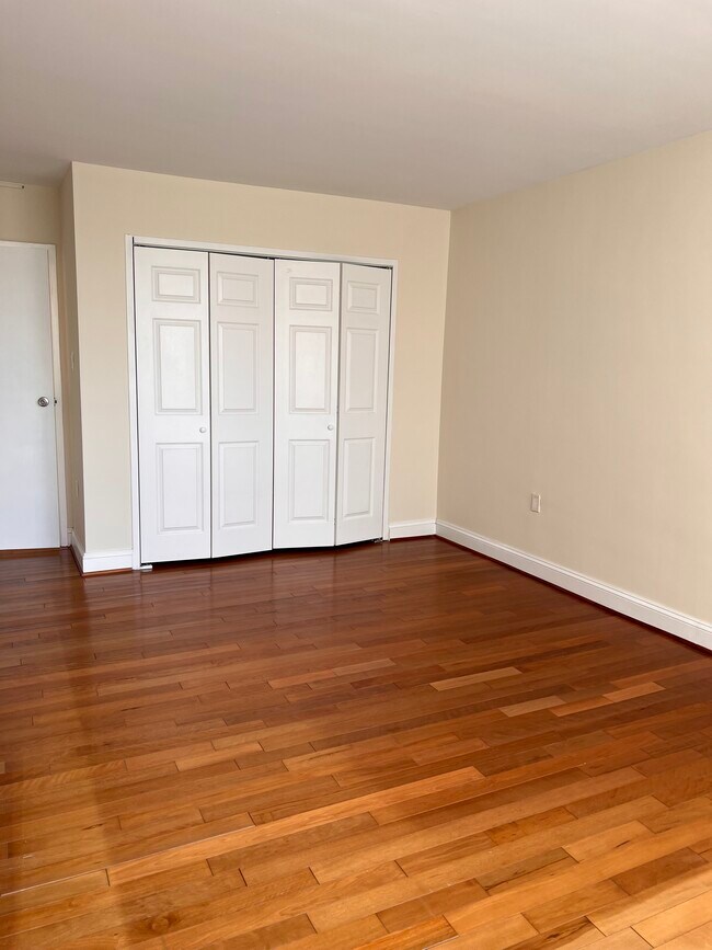 Building Photo - 10500 Rockville Pike