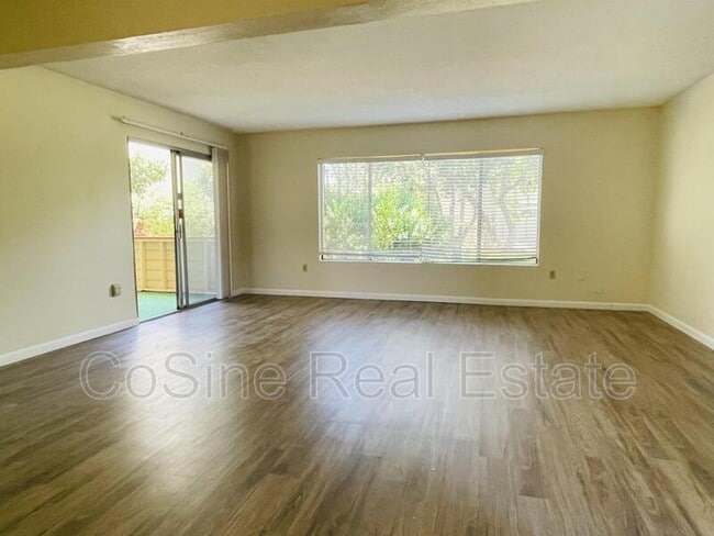 Building Photo - 6856 Hyde Park Dr