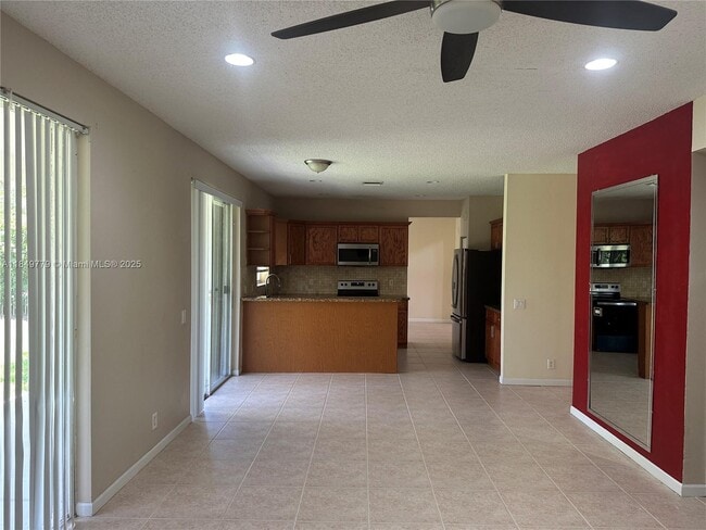 Building Photo - 4383 Laurel Ridge Cir