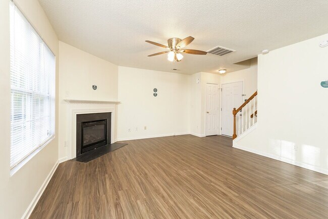 Foto del edificio - 4802 Mystic Oak Dr