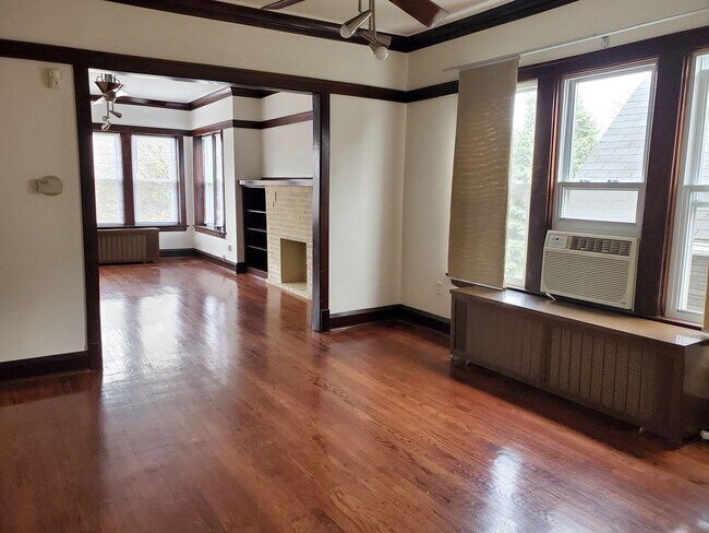 Building Photo - 4429 N Kenton Ave