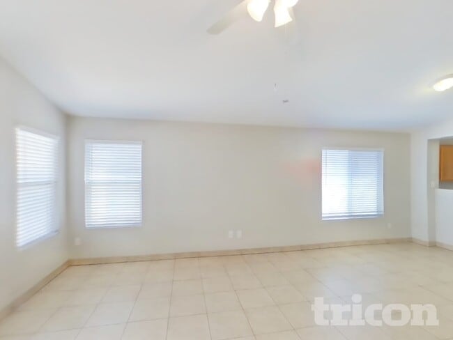 Building Photo - 10446 W Orange Dr