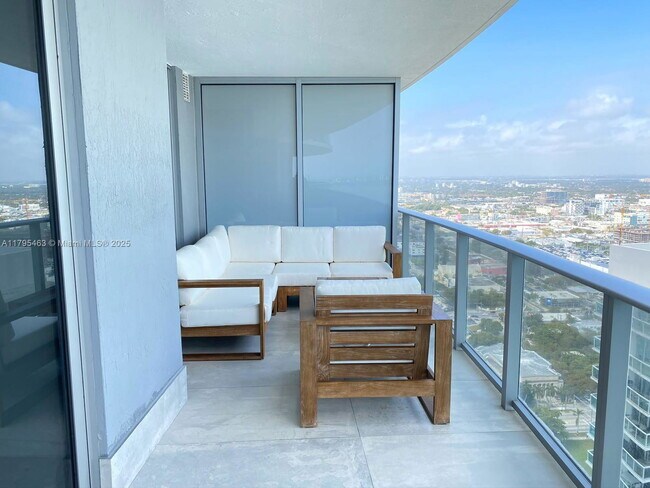 Foto del edificio - 488 NE 18th St