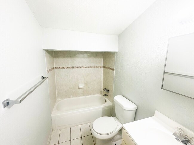 Foto del edificio - 15310 NW 31st Ave