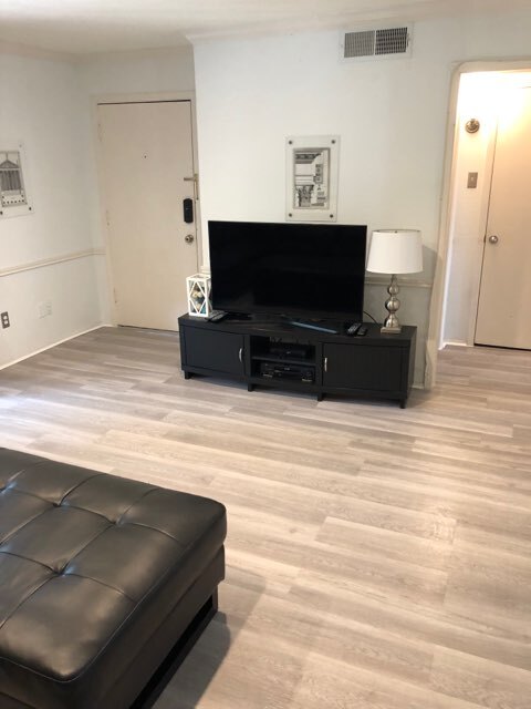 Foto del edificio - 10224 Regal Oaks Dr