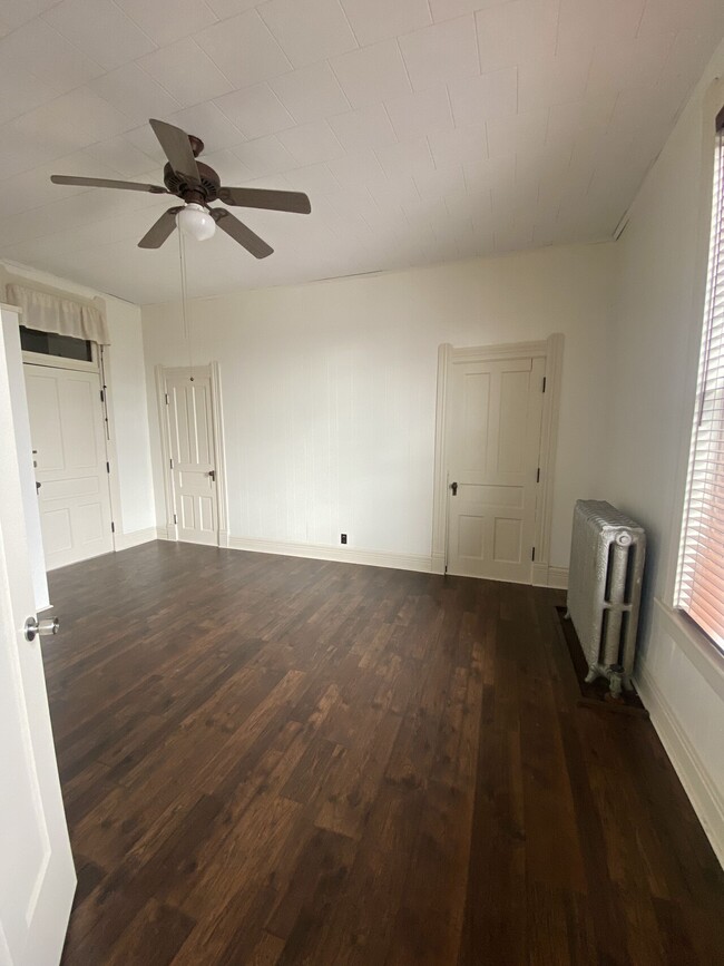Building Photo - 114 N Main - 6 Unit - Gibsonburg