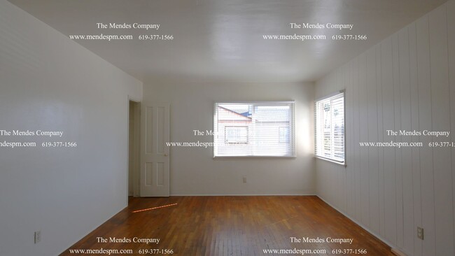 Building Photo - Upstairs 2 bd/1 bth Apartment with Hardwoo...