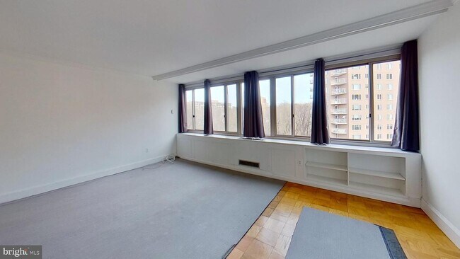 Foto del edificio - 4101 Cathedral Ave NW