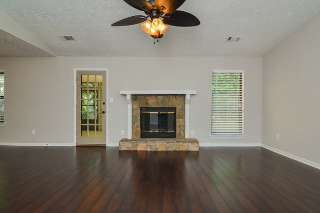 Building Photo - 3747 Willow Wood Way NW