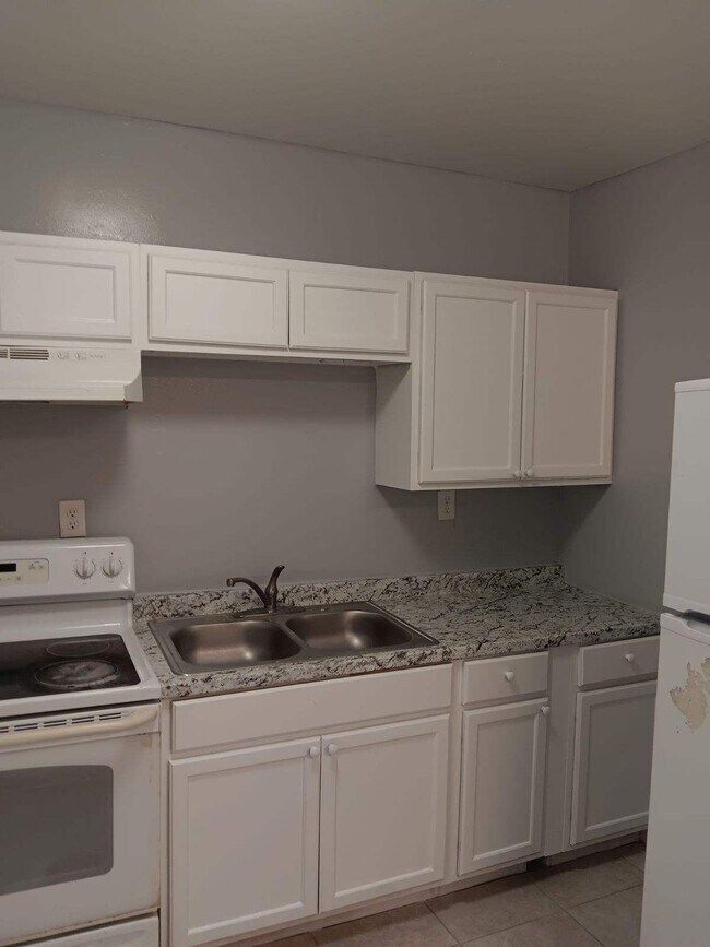 Building Photo - 538 Glenvale Dr