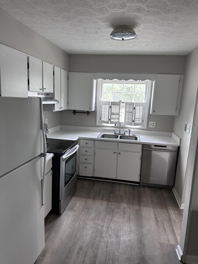 Building Photo - 185 Eaglewood Way