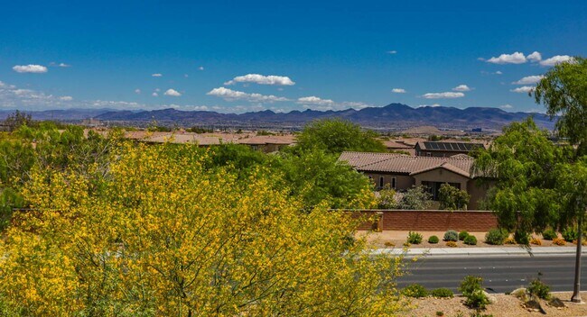 Foto del edificio - Beautiful 3 Bedroom Townhome With Stunning Mountain Views