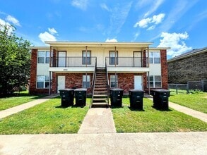 Building Photo - 1002 Circle M Dr