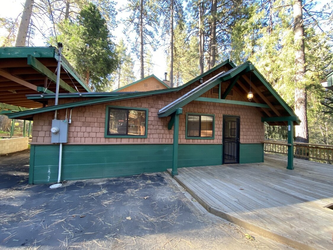 Large Creekside Home House Rental in IdyllwildPine Cove, CA