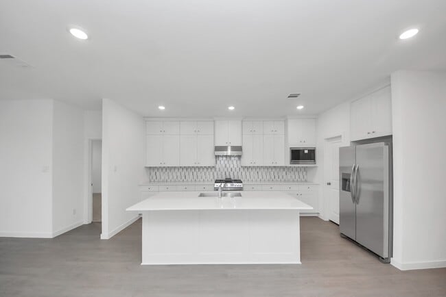 Building Photo - 31502 San Floro Dr