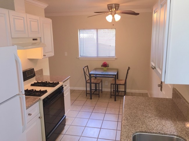 Building Photo - 411 Douglas St