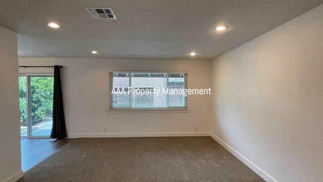 Building Photo - Concord Beautiful 3 bedroom 2 bathroom hom...