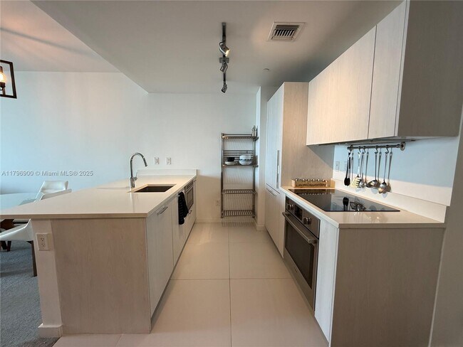Foto del edificio - 501 NE 31st St