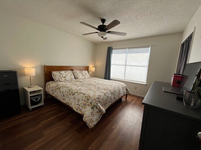Foto del edificio - 126 Hillside Dr