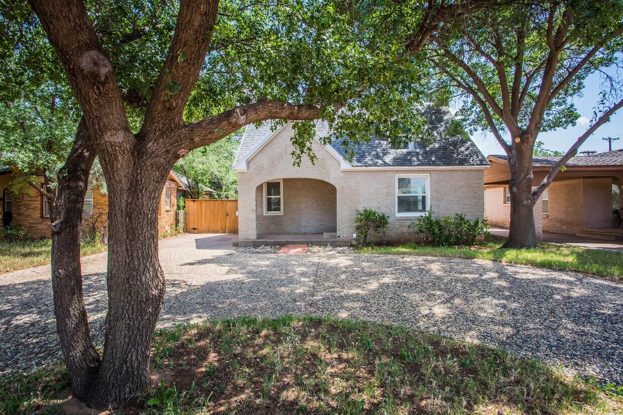 Foto principal - 2431 20th St