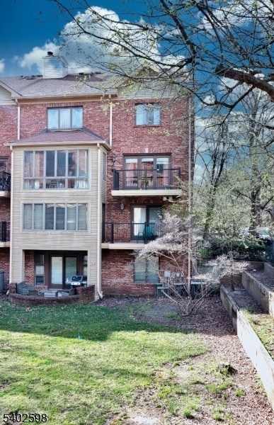 Building Photo - 35 Mews Ln