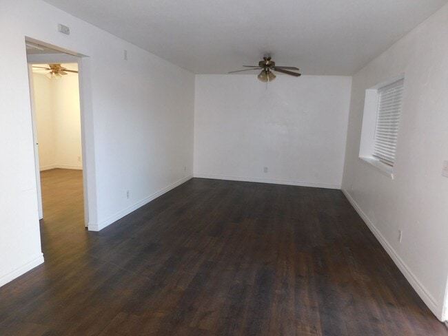 Building Photo - 325 S Norma St