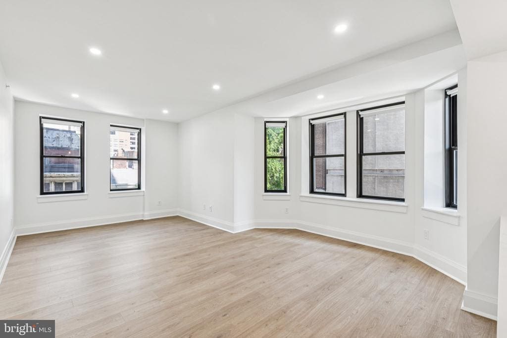 Foto principal - 135 S 19th St