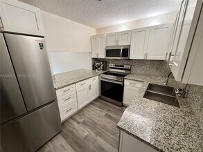Building Photo - 4300 Landar Dr