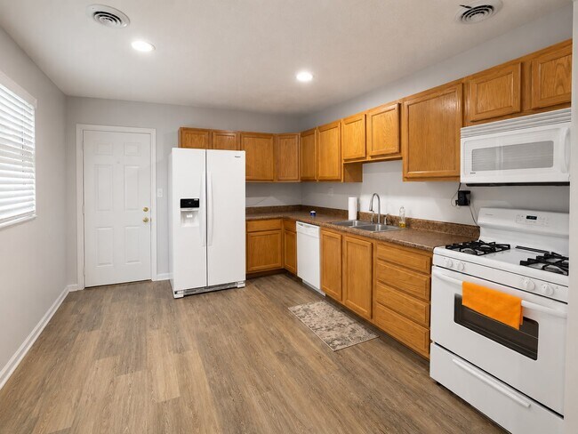 Building Photo - 10010 Donau Ln