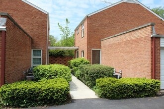 Building Photo - 774 Green Bay Rd