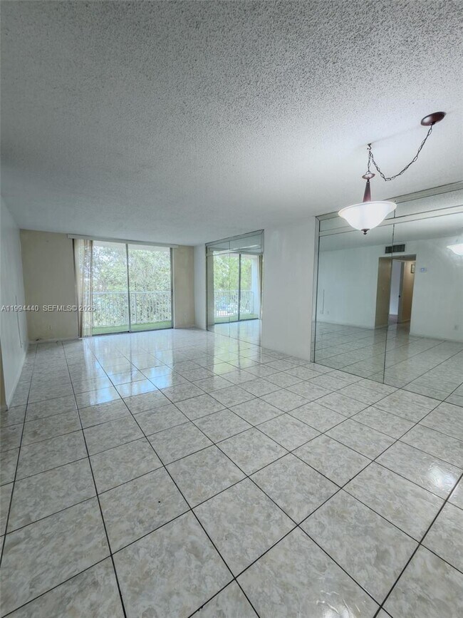 Foto del edificio - 8411 NW 8th St