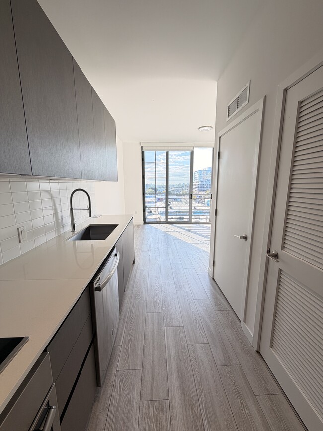 Foto del edificio - 275 NW 26th St