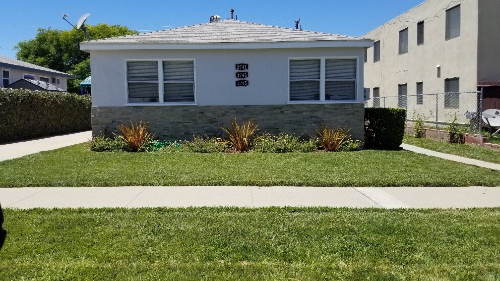 Front Unit - 2745 Cabrillo Ave