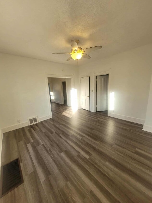 Primary Photo - Lower 2 Bedroom Duplex in BG