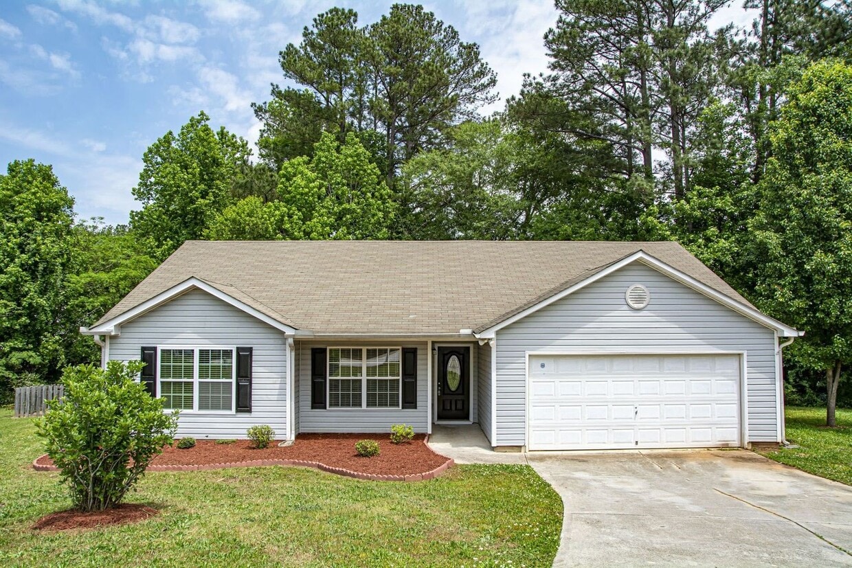 Primary Photo - Gorgeous 3 bedroom 2 bath ranch style home...