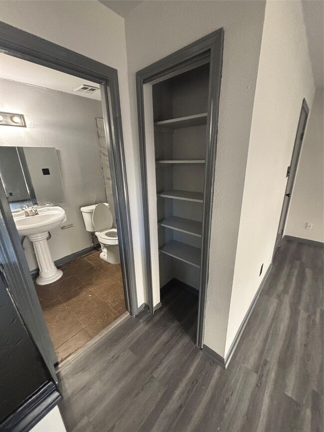 Foto del edificio - 8299 Cambridge St