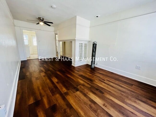 Foto del edificio - 826 Magnolia Ave