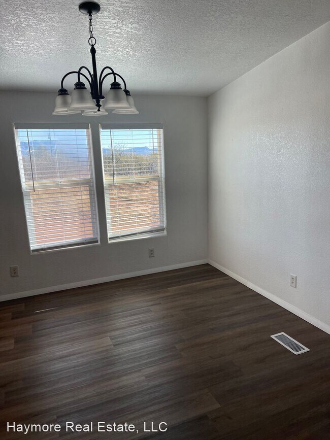 Building Photo - 4 br, 2 bath House - 8511 E Larson Rd