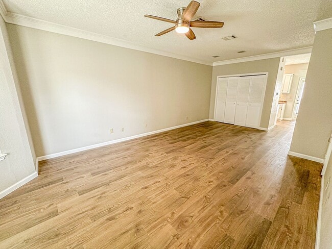 Building Photo - 2 Bedroom, 2.5 Bathroom Boardwalk Condo Near Baylor!