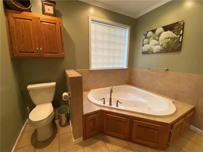 Building Photo - 633 State Rd S-37-577