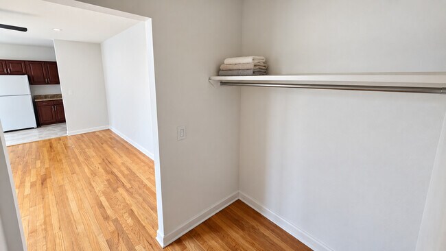 Foto del edificio - 1635 W Morse Ave